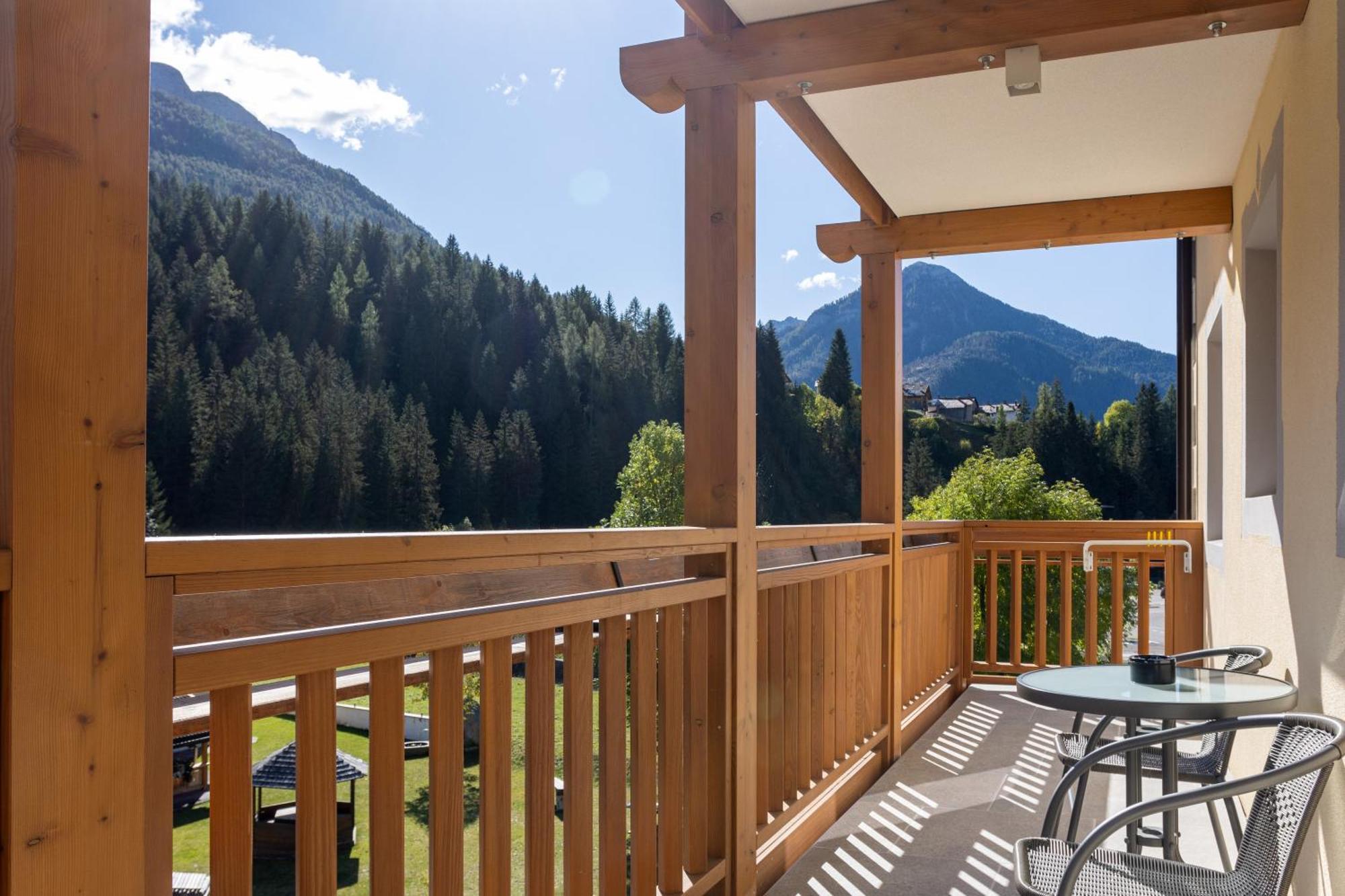 Wellness Hotel Dolomia Сорага Экстерьер фото